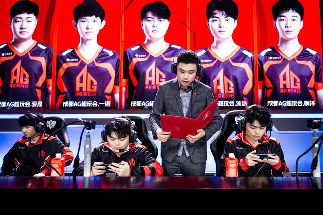 两翼由阿什