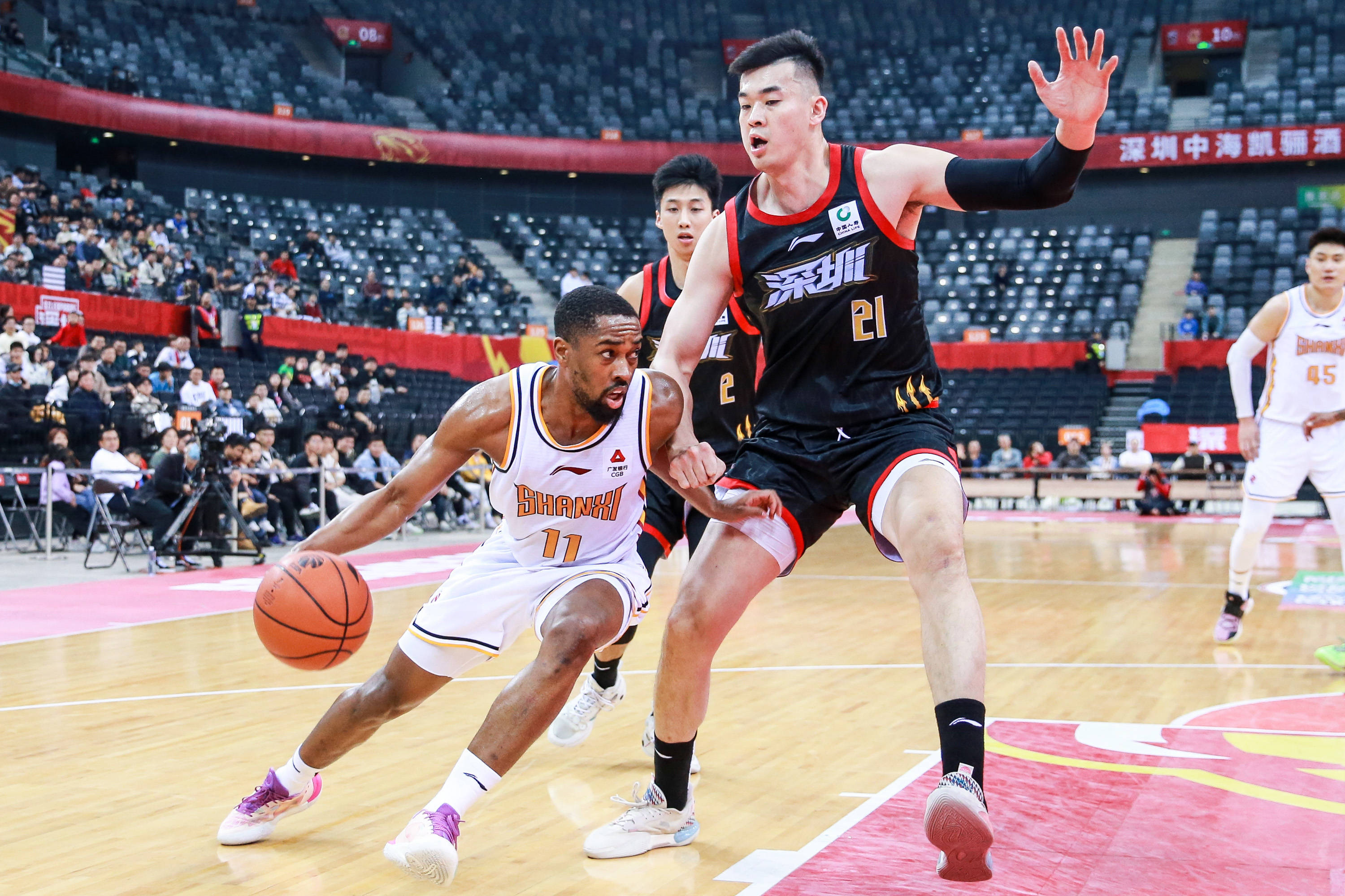 球场外的支 球场外的支